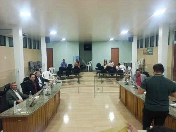 Vereador Marcus Vinicius destaca valoriza&ccedil;&atilde;o da educa&ccedil;&atilde;o durante sess&atilde;o do sindicato dos servidores em Bar&atilde;o de Graja&uacute;(Imagem:FlorianoNews)