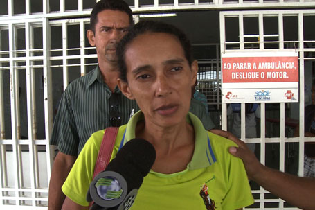 Mãe é presa acusada de agredir filha de 12 anos com pauladas