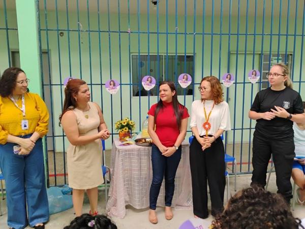 Reeducandas da Penitenciária Feminina participam de palestra sobre Setembro Amarelo