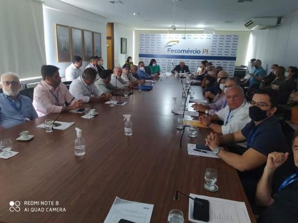 Presidente e vice-presidente do SICOMFLOR participam de reunião do Conselho Estadual do SESC