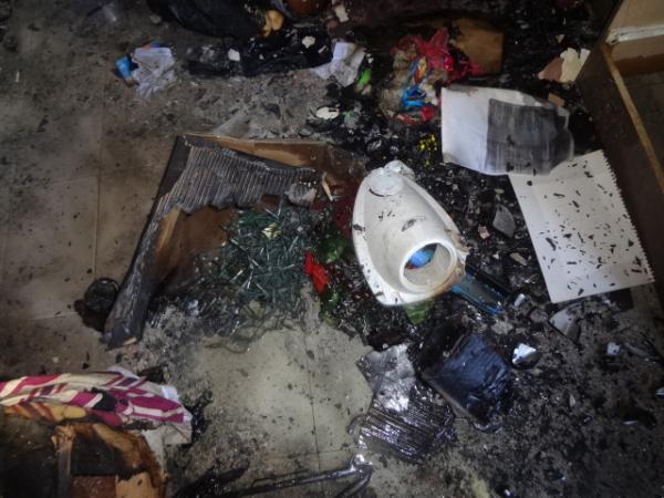 Inc&ecirc;ndio destr&oacute;i quarto de uma casa em Floriano.(Imagem:FlorianoNews)