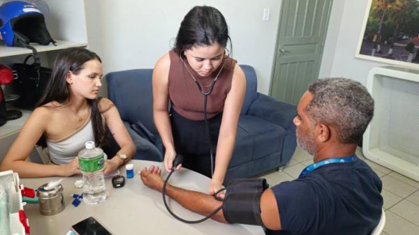 Prefeitura de Floriano leva servi&ccedil;os de sa&uacute;de aos colaboradores da TV Clube durante o Novembro Azul(Imagem:Secom)