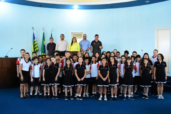 Alunos do 5° ano visitam a Câmara Municipal de Floriano