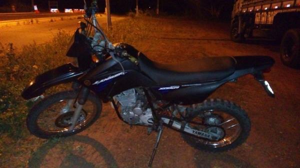Motoqueiro troca a placa da moto e termina preso pela PRF em Parnaíba
