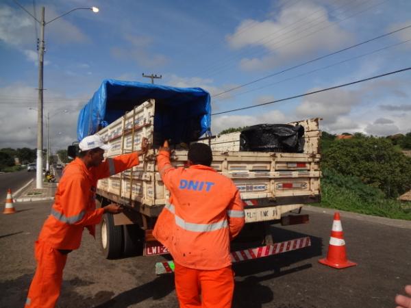 Obras de sinaliza&ccedil;&atilde;o est&atilde;o sendo realizadas em Floriano.(Imagem:FlorianoNews)