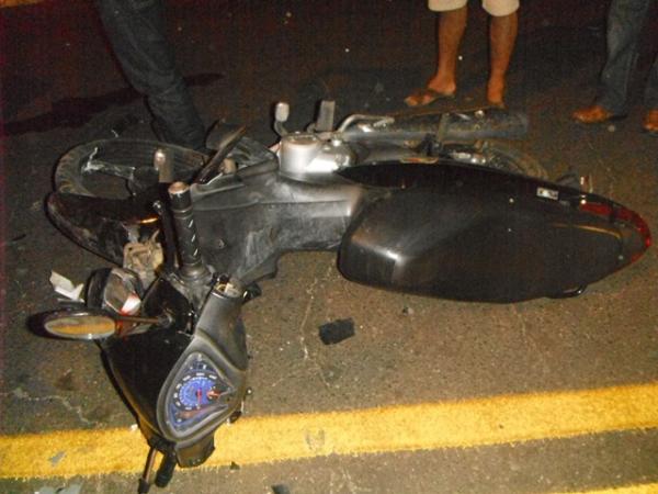 Colisão entre carro e moto deixa uma pessoa ferida em Floriano.(Imagem:FlorianoNews)
