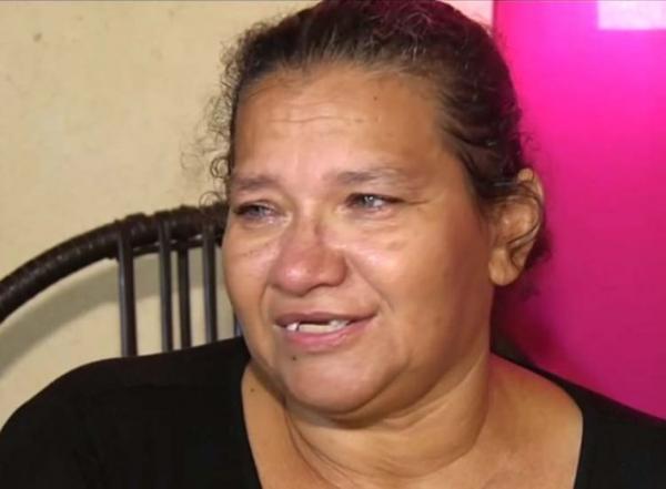 Sem atendimento médico, mulher arranca os próprios dentes