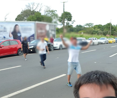 Polícia vai ouvir nove motoristas que aparecem em foto antes do acidente
