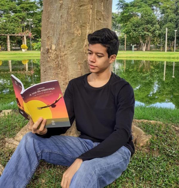 Estudante tranca curso após um semestre, se prepara para o Enem 2021 em menos de seis meses e tira n