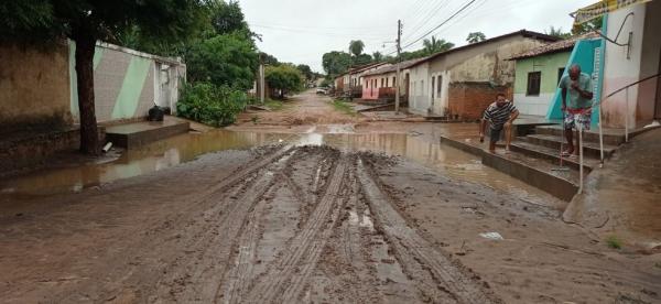 Ruas ficaram alagadas e destru&iacute;das ap&oacute;s temporal.(Imagem:Geraldo Fonseca /Arquivo Pessoal)