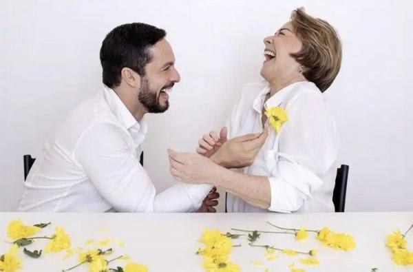 Nívea Maria e Rainer Cadete sobem ao palco do Theatro 04 de Setembro no aniversário de 130 anos