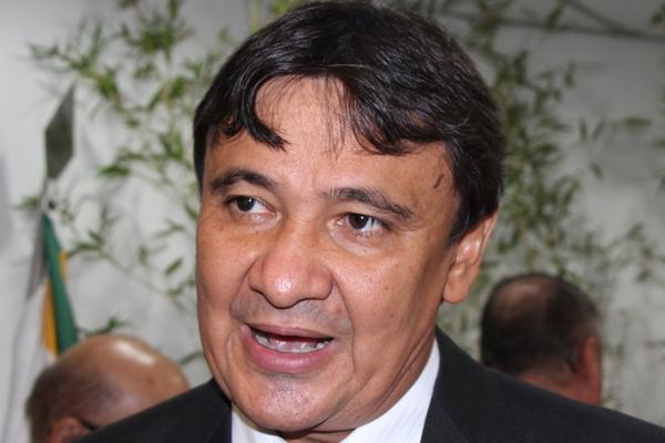 Wellington Dias critica excesso de obras paradas no Estado