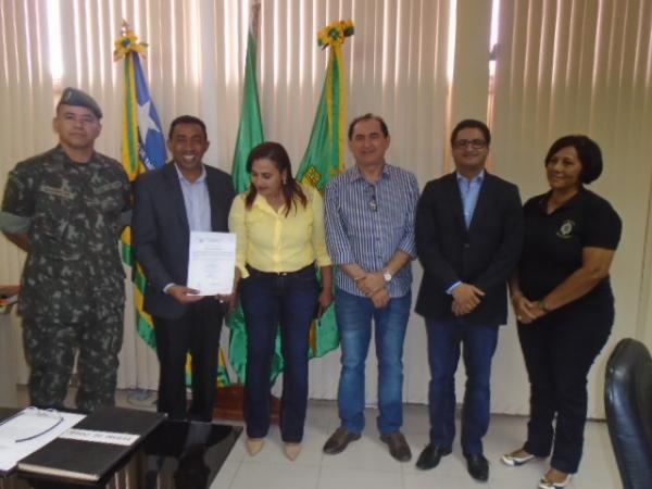 Prefeito Joel Rodrigues toma posse como presidente da Junta Militar