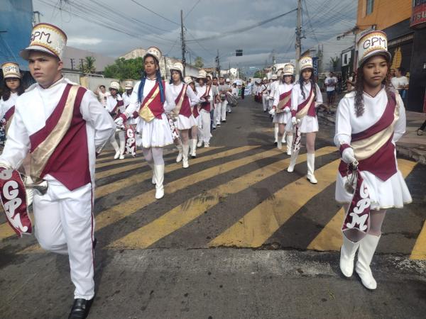 Ginásio Primeiro de Maio celebra 68 anos com desfile marcante pelas ruas de Floriano