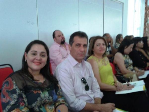  Prefeito Gilberto J&uacute;nior acompanhado das Secret&aacute;rias Municipais de Meio Ambiente, Manoela Simpl&iacute;cio; de Desenvolvimento e Assist&ecirc;ncia Social, Joara Le&atilde;o Lima.(Imagem:Secom)