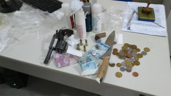 Trio é preso e materiais usados no preparo de drogas são apreendidos