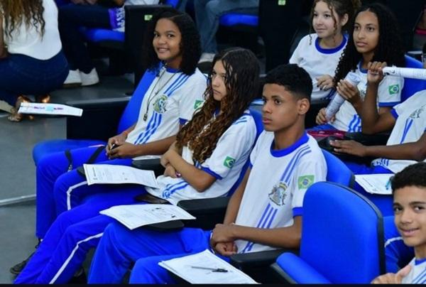 Educa&ccedil;&atilde;o promove aul&atilde;o 