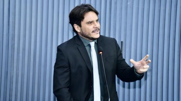 Vereador Carlos Eduardo critica erros elementares da Prefeitura