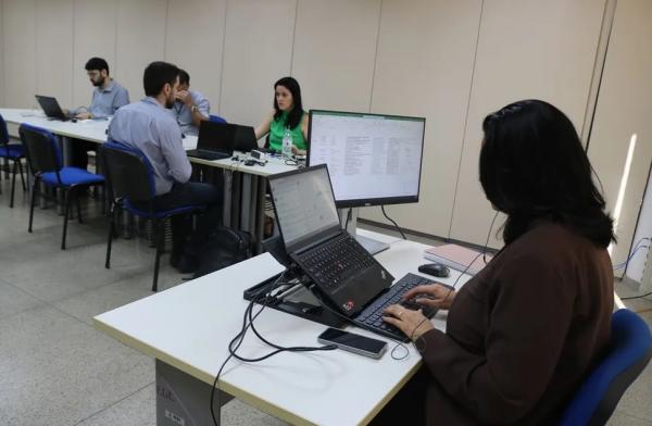  Equipe de auditores do TCE-PI acompanham a fiscaliza&ccedil;&atilde;o nas escolas do munic&iacute;pio.(Imagem: TCE-PI )