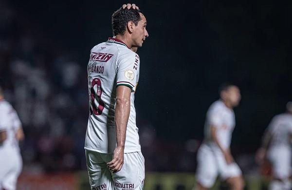 Análise: "imaturo", Fluminense entrega jogo que tinha nas mãos e sofre segunda virada da "era Diniz"