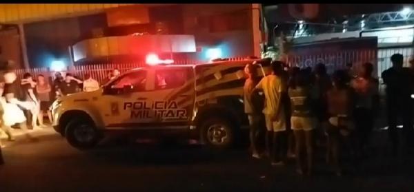 Pol&iacute;cia militar no local do crime(Imagem:Reprodu&ccedil;&atilde;o)