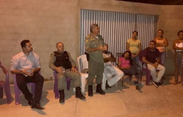 Pol&iacute;cia, Conselho de Seguran&ccedil;a e Poder Legislativo participam de reuni&atilde;o no Residencial Bela Vista.(Imagem:Reprodu&ccedil;&atilde;o)