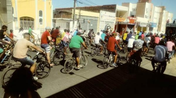 Passeio cicl&iacute;stico abre programa&ccedil;&atilde;o de 121&ordm; anivers&aacute;rio de Floriano.(Imagem:FlorianoNews)