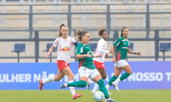 Palmeiras vence Bragantino e dorme na liderança do Brasileiro Feminino