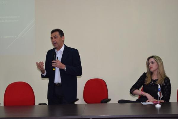 Prefeito e Advogado Gilberto J&uacute;nior participa das a&ccedil;&otilde;es da Caravana Jovem Advocacia.(Imagem:Waldemir Miranda)