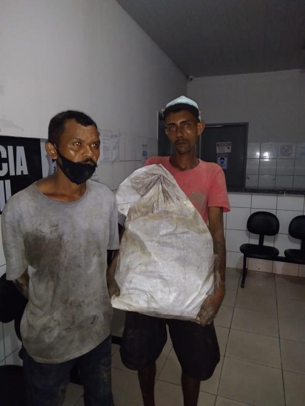 Homens são presos acusados de furto de fios da rede elétrica
