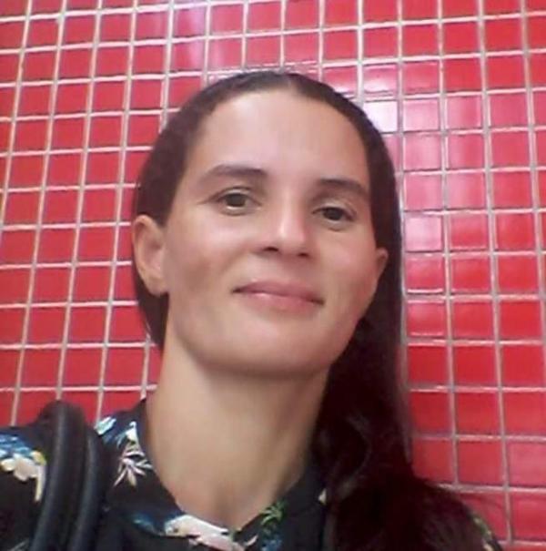 Alzinete de Carvalho Mendon&ccedil;a, de 32 anos, foi assassinada a facadas no Piau&iacute;.(Imagem:Reprodu&ccedil;&atilde;o)