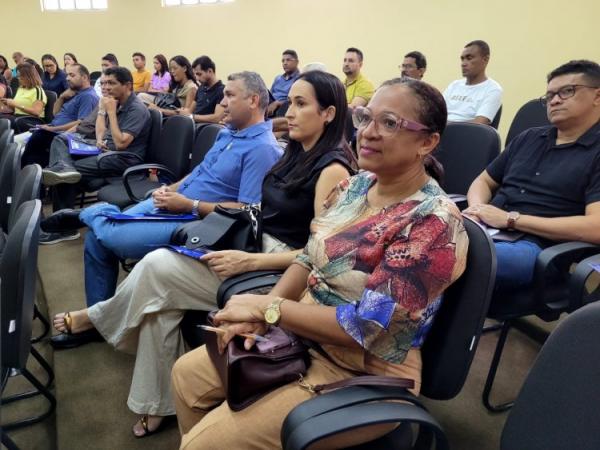 Controladoria de Floriano promove curso aos servidores que atuam na gestão e fiscalização de contratos (Imagem:Secom)