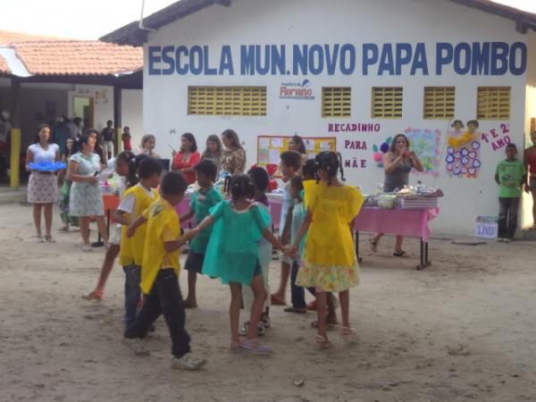 Escolas Municipais de Floriano realizam festa para M&atilde;es.(Imagem: FlorianoNews)