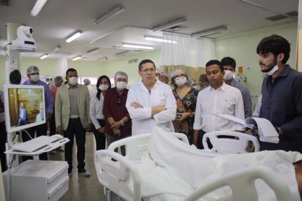 Francisco Costa apresenta proposta do novo Hospital de Floriano(Imagem:Sesapi)