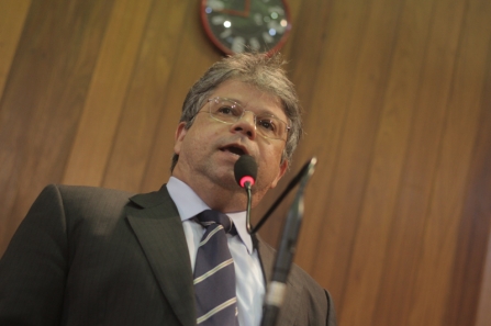 Gustavo Neiva propõe destinar dinheiro de empréstimo para abastecimento de água