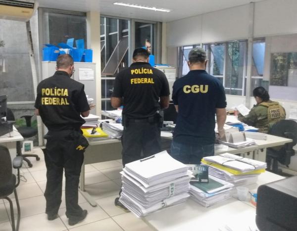 Policiais federais fazem buscas na sede da Secretaria Estadual de Educa&ccedil;&atilde;o, em Teresina.(Imagem:Pol&iacute;cia Federal)