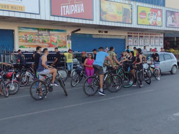 Grupo Jorge Batista realiza passeio cicl&iacute;stico em comemora&ccedil;&atilde;o ao Dia dos Comerci&aacute;rios(Imagem:FlorianoNews)