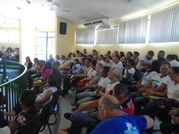 Na C&acirc;mara, Agentes de Sa&uacute;de e Agentes de Endemias discutem CLT e regime jur&iacute;dico.(Imagem:FlorianoNews)