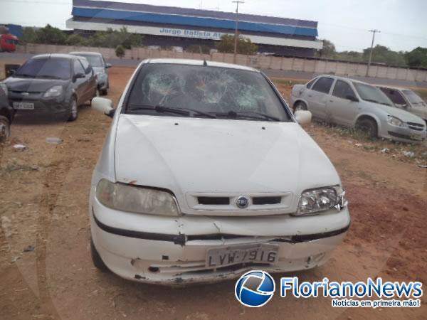 Em Bar&atilde;o de Graja&uacute; motociclista colide contra carro e &eacute; atropelado enquanto recebe socorro.(Imagem:FlorianoNews)