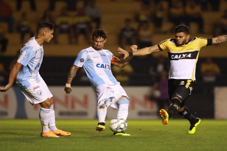Série B: Com gol no fim, Criciúma bate o Londrina, mas segue na degola