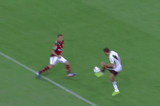 Renê diz que árbitro o deve desculpas; Flamengo tira onda com pênalti