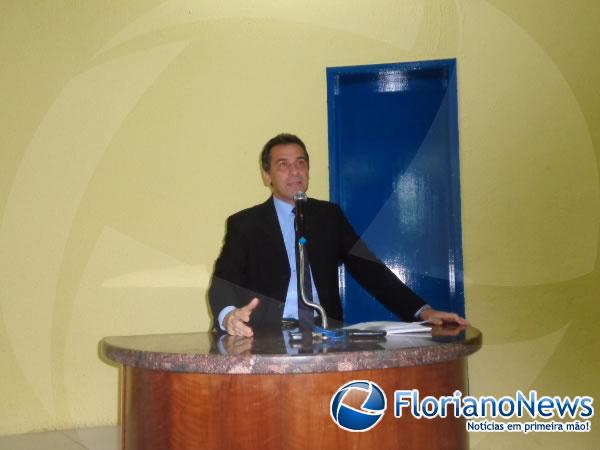 Medalha do M&eacute;rito Agr&ocirc;nomo Parentes &eacute; concedida ao Rep&oacute;rter Amarelinho e ao Prof. Luiz Paulo.(Imagem:FlorianoNews)