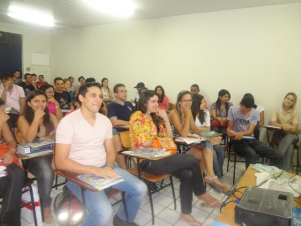  Acad&ecirc;micos de Direito da UESPI participam de palestra sobre seguridade social.(Imagem:FlorianoNews)