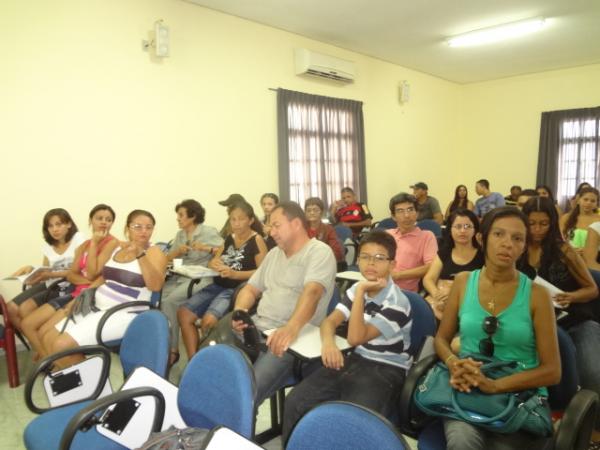 FAMCC promoveu reuni&atilde;o para orientar mutu&aacute;rios.(Imagem:FlorianoNews)