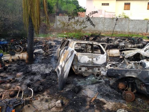 O Corpo de Bombeiros conseguiu controlar o inc&ecirc;ndio por volta das 2h madrugada (Imagem:Ant&ocirc;nio Rocha/TV Clube)