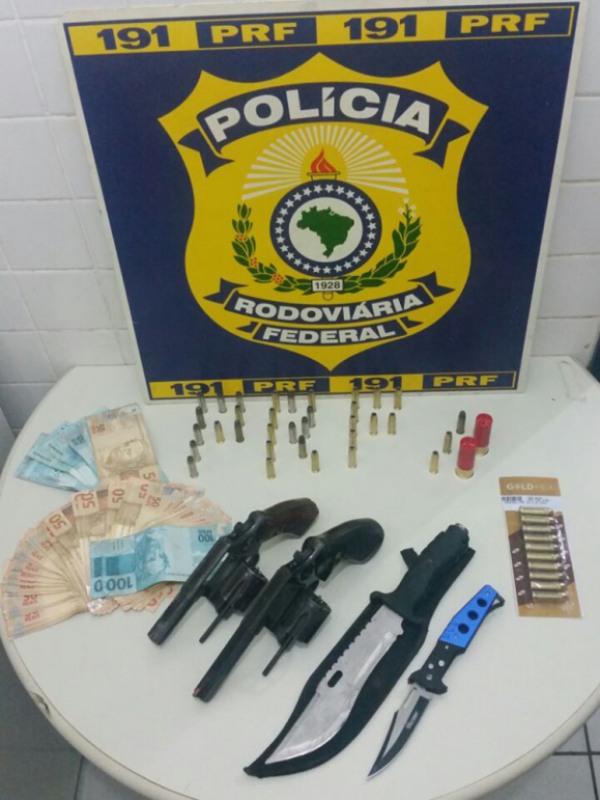 PRF prende dupla com armas, munições e dinheiro em Floriano.(Imagem:Cidade Verde)