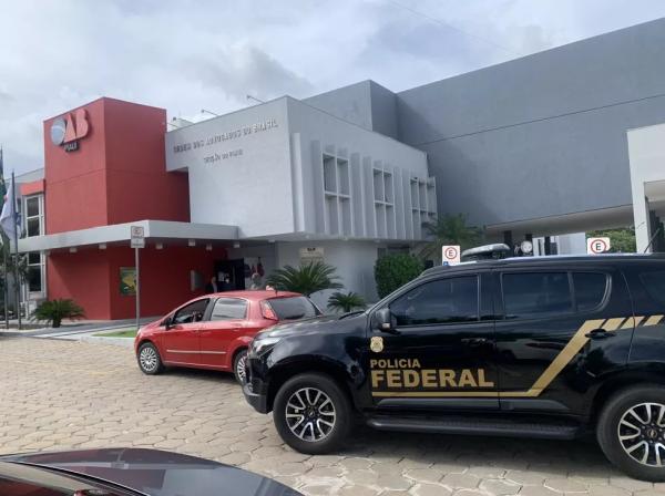 Falsa m&eacute;dica &eacute; presa em flagrante na sede da OAB.(Imagem: Divulga&ccedil;&atilde;o/OAB-PI)