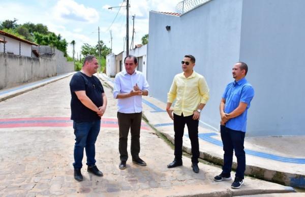 Obra de cal&ccedil;amento do projeto Avan&ccedil;ar Cidades em Floriano segue em pleno andamento(Imagem:Reprodu&ccedil;&atilde;o/Instagram )