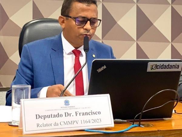 Francisco Costa amplia debate sobre Bolsa Família em audiência com representantes da sociedade civil