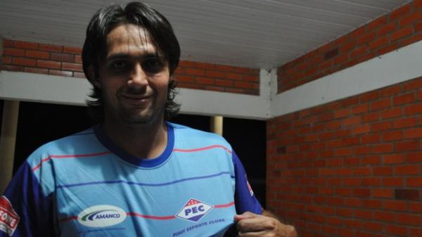 O meia ga&uacute;cho Cl&aacute;udio J&uacute;nior era uma das apostas no Piau&iacute;.(Imagem:Renan Morais/GLOBOESPORTE.COM)